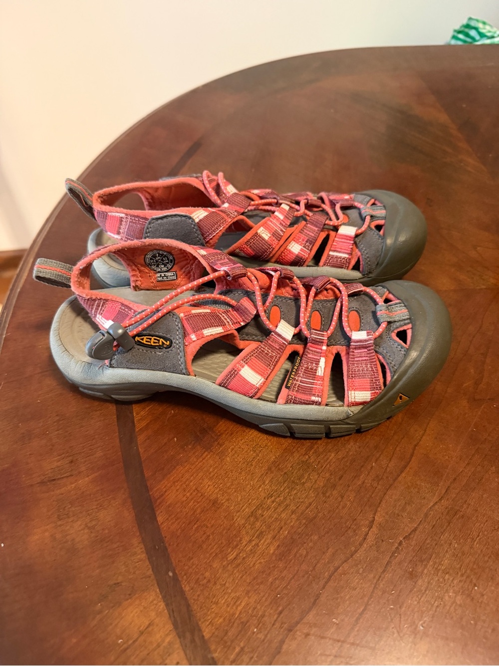 Keen Newport H2 Waterproof Sandals Women’s Size 7 Peach Gray Sport Shoes